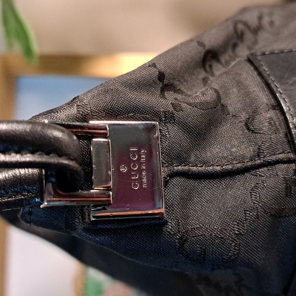 Gucci GG Canvas Shoulder Bag with COA EUC - Picture 6 of 17